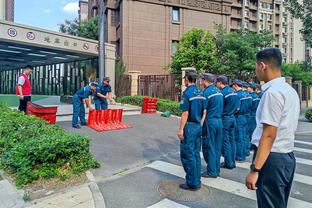 意甲-罗马4-0大胜卡利亚里距前四1分 穆帅下课后红狼联赛3连胜